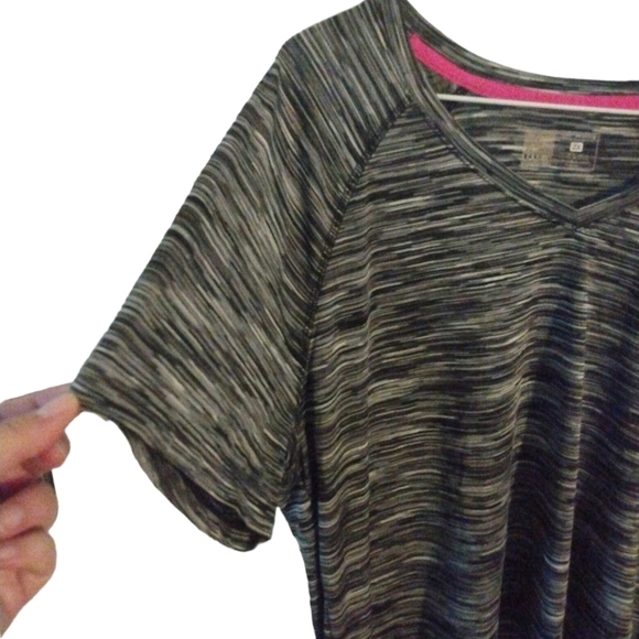 Reebok Activewear Color Blocked Black & Gray Short Sleeved Plus Sized Top 2X - Picture 3 of 8